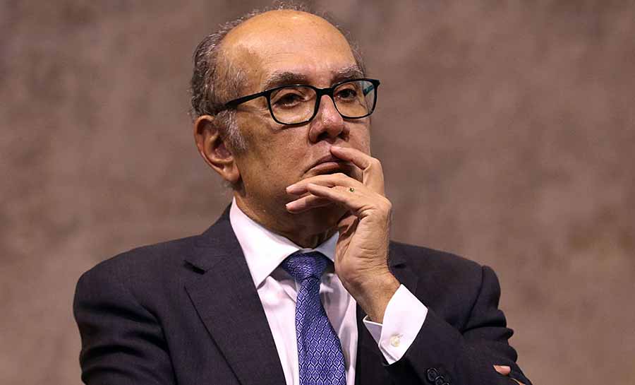 Gilmar Mendes toma posse na cadeira de ministro substituto no TSE