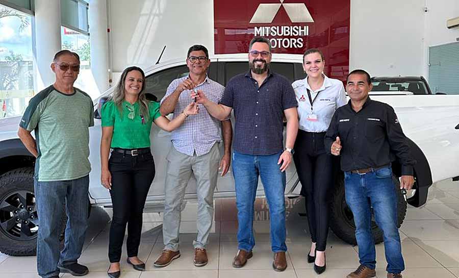 Alan Rick entrega caminhonete para ações de saúde em Capixaba