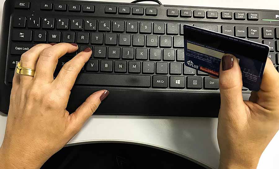 Compras de até US$ 50 pela internet ficam livres de taxação