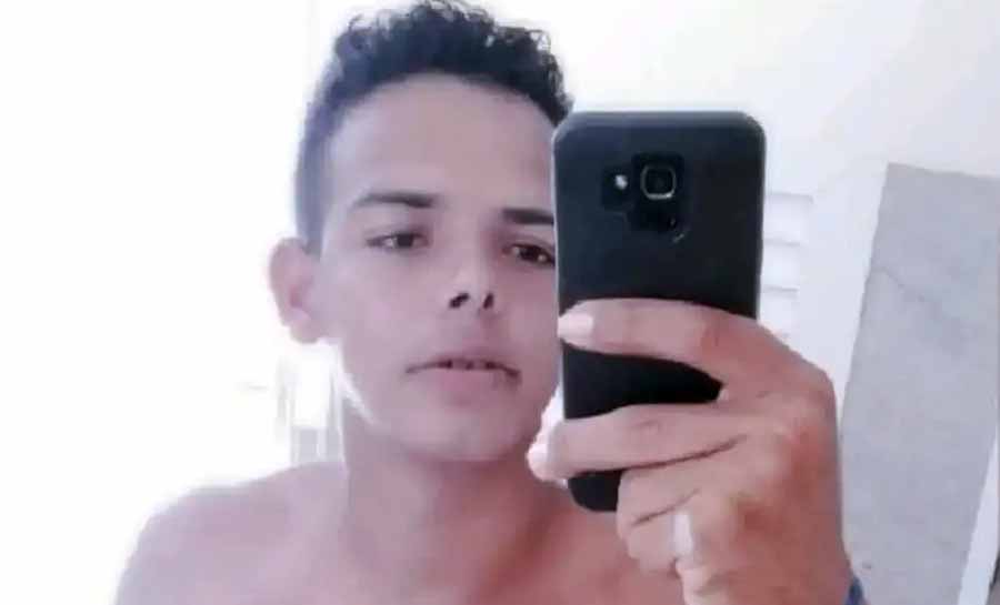 Jovem é morto a tiros após discussão em praça no interior do Acre