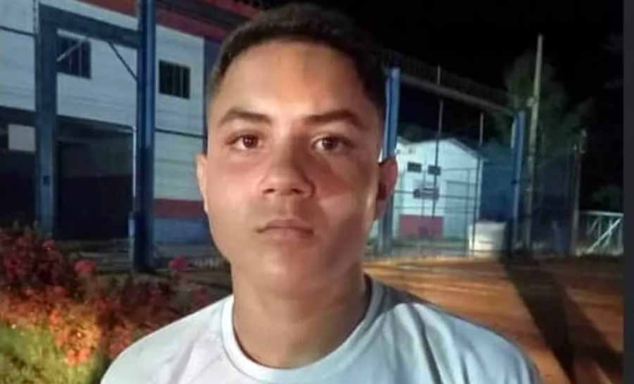 Jovem de 15 anos morto após sair de escola no AC teria feito símbolo de facção durante live: ‘Na inocência’, diz família