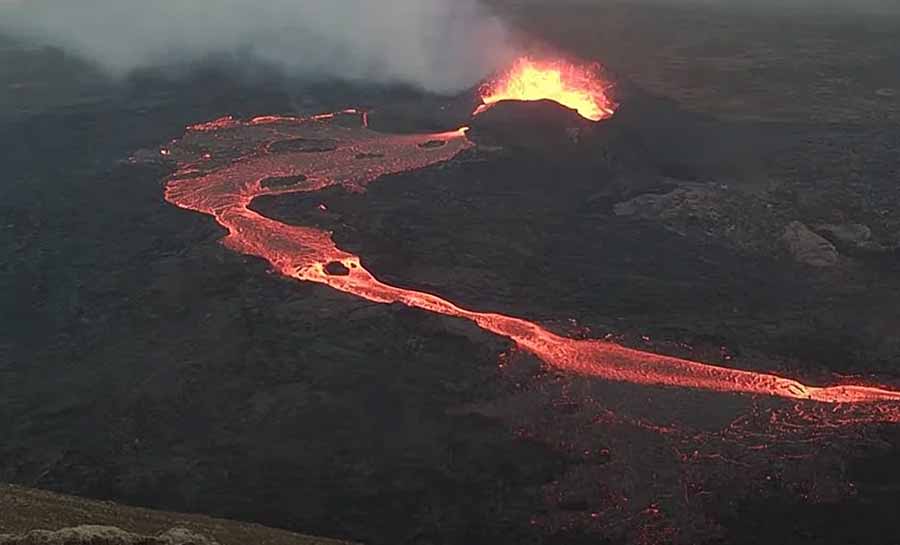 Câmeras gravam o surgimento de novo vulcão na Islândia