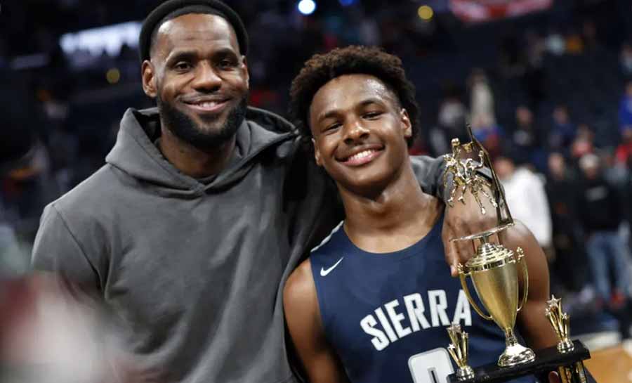 Bronny James, filho de LeBron, sofre parada cardíaca durante treino