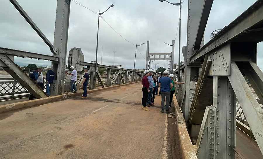 Após duas semanas, Ponte Metálica continua interditada e sem previsão para início das obras