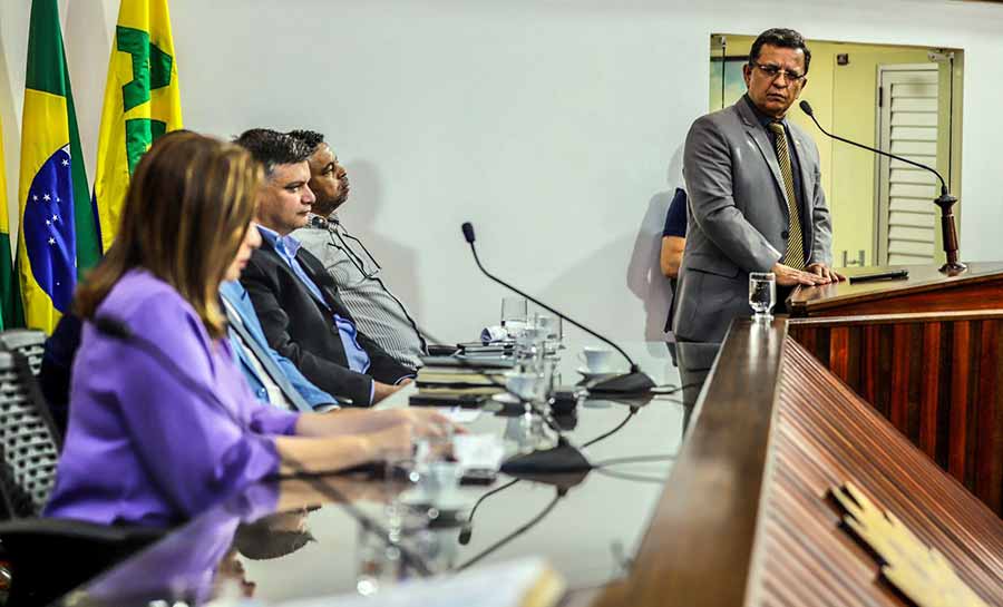 Deputado Luiz Gonzaga destaca a importância da recuperação das BR 364 e 317 durante Audiência Pública