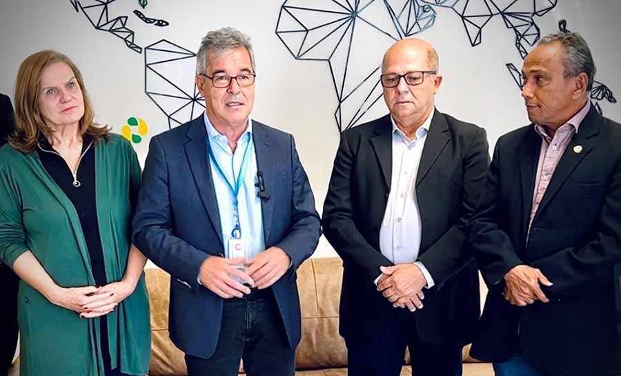 Jorge Viana, Presidente da ApexBrasil, discute estratégias de exportação e desenvolvimento com lideranças do cooperativismo acreano