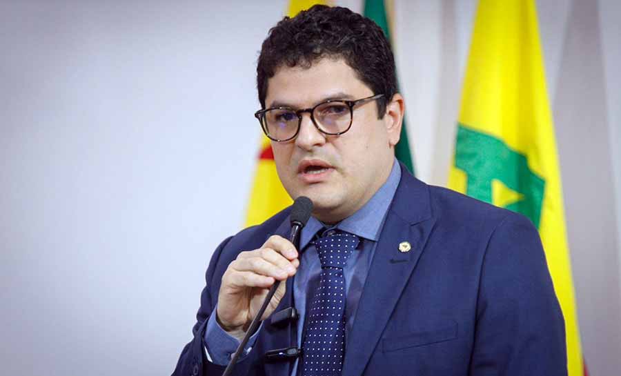 Eduardo Ribeiro propõe cancelamento de ‘carona’ para contratação de empresa do Maranhão para preservar recursos e economia local