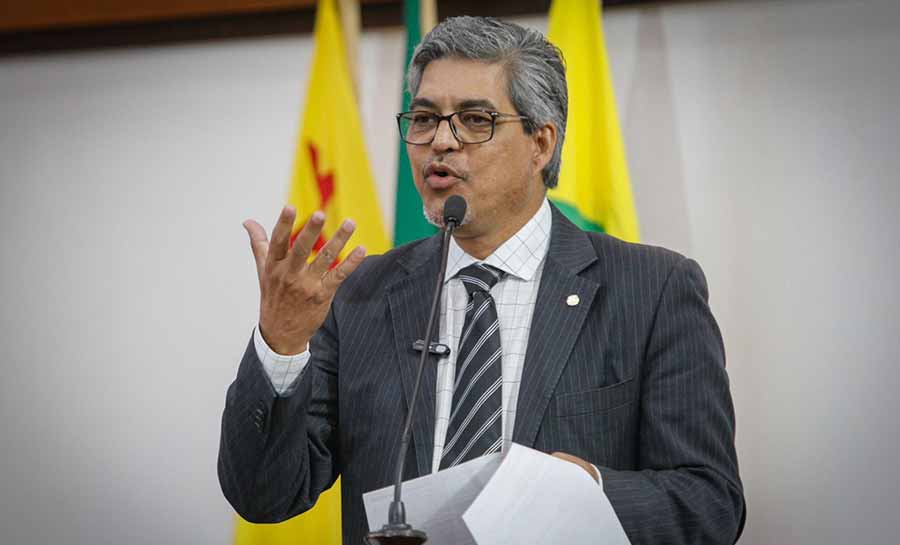 Edvaldo Magalhães denuncia contratação de empresa do Maranhão por ‘carona’ para reforma de escolas do Acre