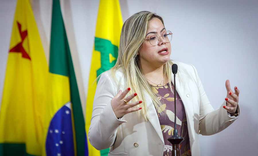 Michelle Mello anuncia perspectiva de novos rumos para o Acre em Sessão Ordinária