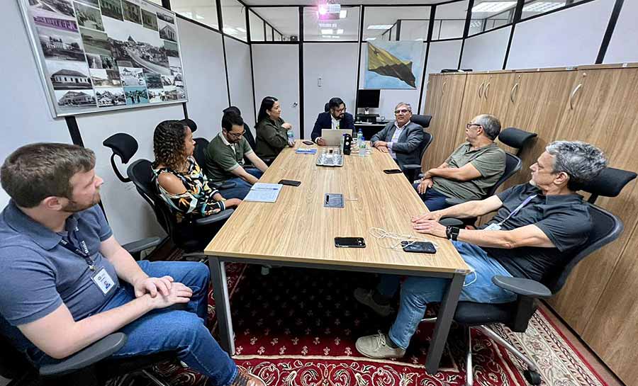 Em Brasília, Secretaria de Agricultura apresenta projetos para assistência técnica aérea e análise de solos