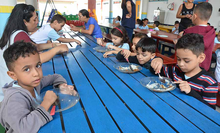 Com merenda escolar nutritiva, prefeitura garante dignidade a milhares de crianças de Rio Branco