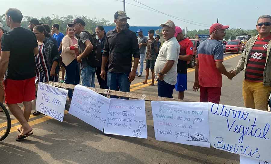 Em protesto, moradores pedem recuperação de ramal em Cruzeiro do Sul