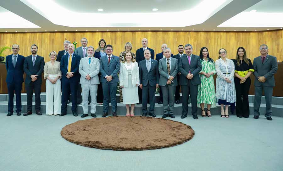 Governador Gladson Cameli assina ordens de serviço e participa de aula magna no Tribunal de Justiça do Acre