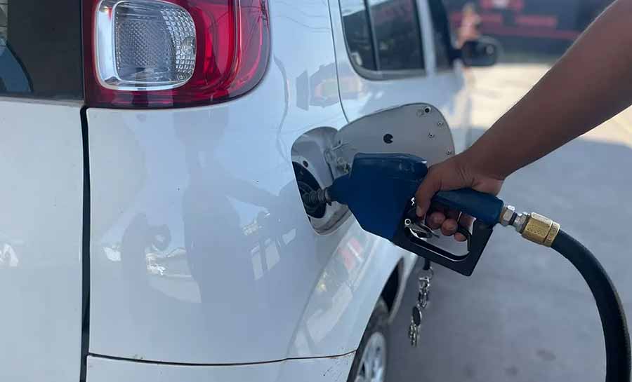 Gasolina tem média de R$ 6,64 em Rio Branco e é a mais cara do país em setembro, aponta levantamento