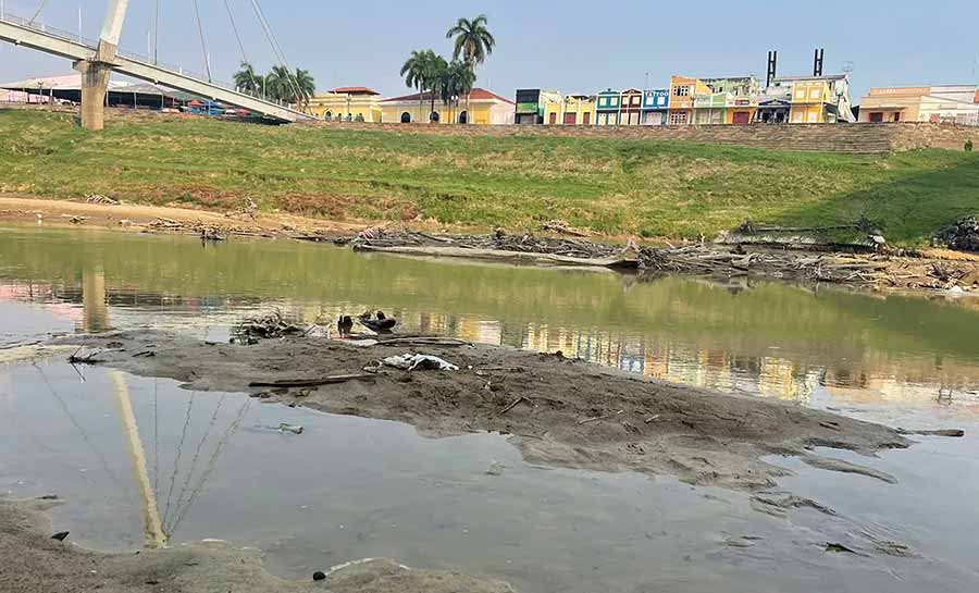 Seca: Abaixo de 2 metros há mais de 40 dias, Rio Acre é a única fonte de abastecimento de água na capital