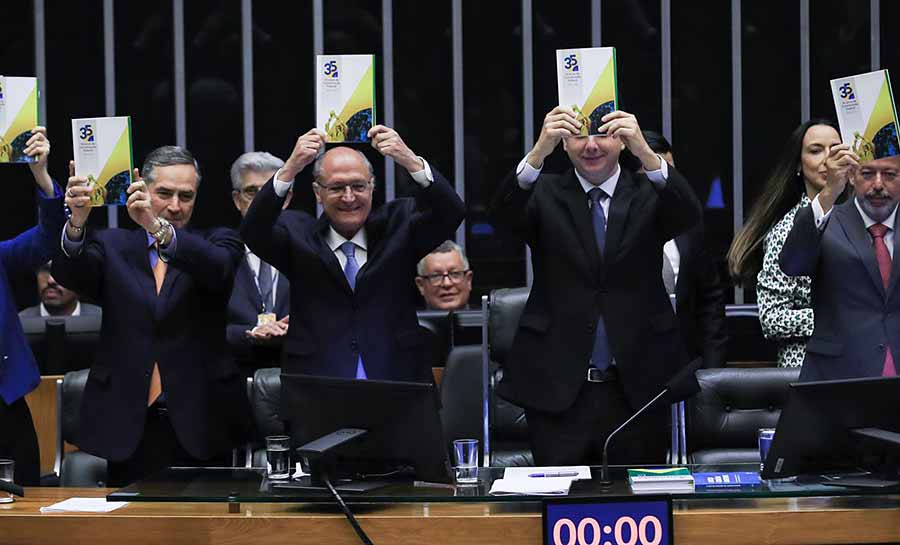 Representantes dos três poderes defendem harmonia institucional