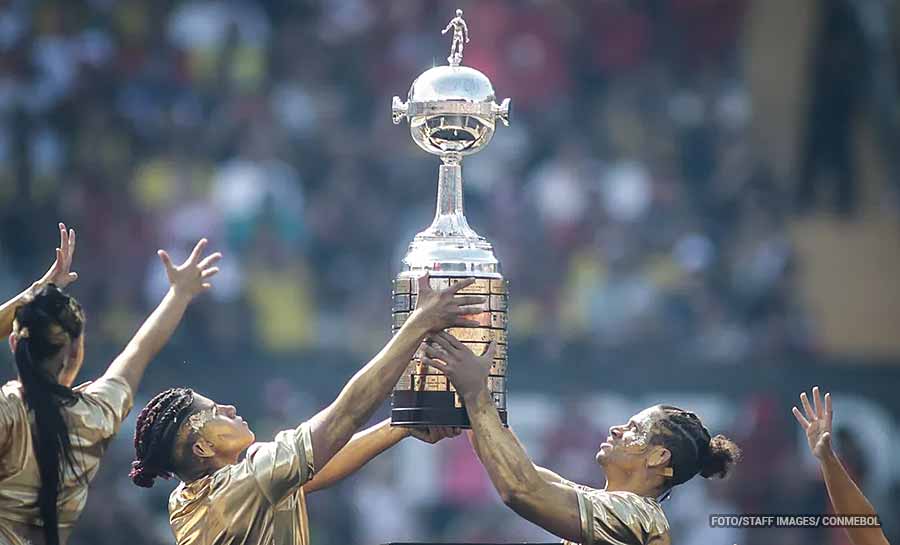 Com Fluminense e Boca na final, Conmebol estuda o que fazer com placas na taça da Libertadores