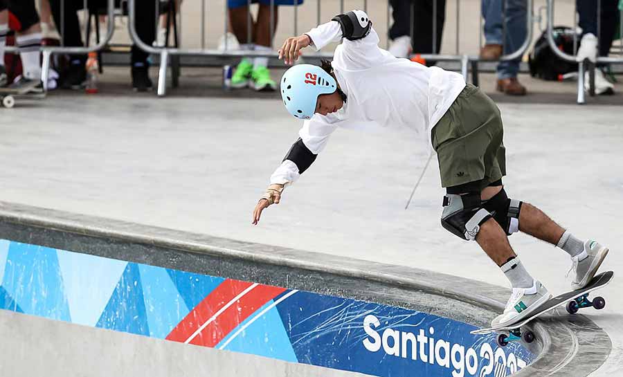 Santiago 2023: Augusto Akio garante prata no skate park