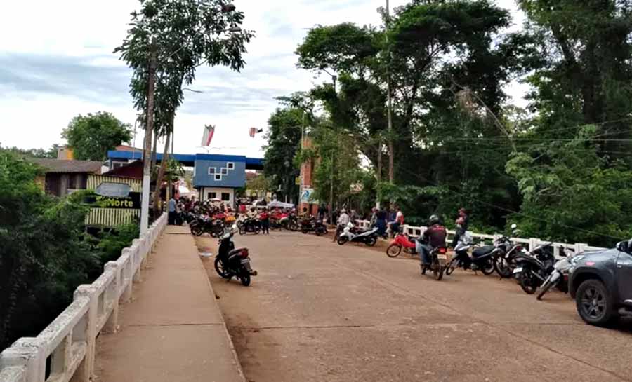 Pontes de cidades do AC são liberadas após mais de 8h de bloqueio por protesto de servidores de município boliviano