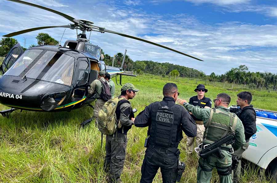 Homem que tentou matar a mulher e a filha a facadas é preso com ajuda de helicóptero no interior do Acre