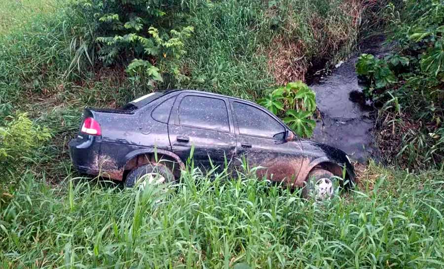 Motorista de app do AC é espancado por criminosos após pular de carro em movimento durante assalto na véspera de Natal