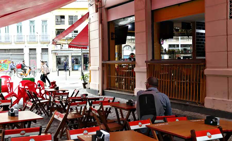 Mais da metade dos bares e restaurantes opera sem lucro em novembro