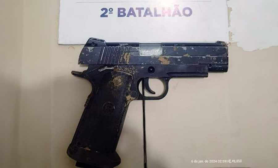 Homem que cometia roubos com arma falsa é baleado por vítima e termina detido no bairro Seis de Agosto