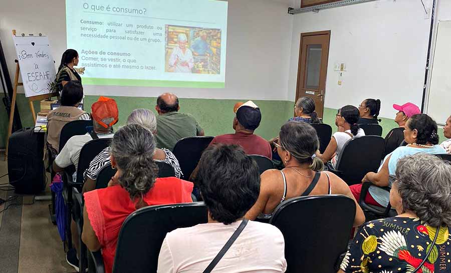 Idosos do Cras Novo Horizonte recebem orientações sobre consumo consciente