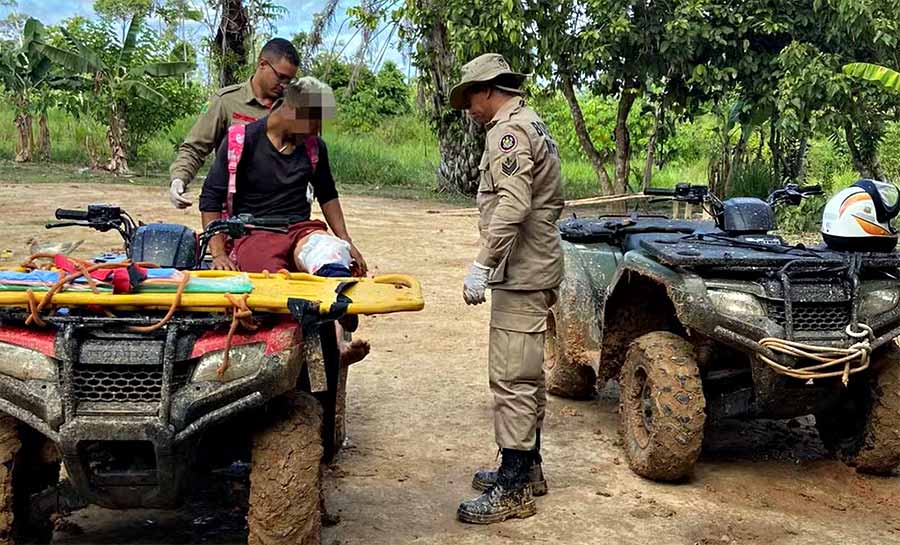 Mulher dá facada em namorado para se defender e bombeiros entram em área de difícil acesso para socorrê-lo no AC