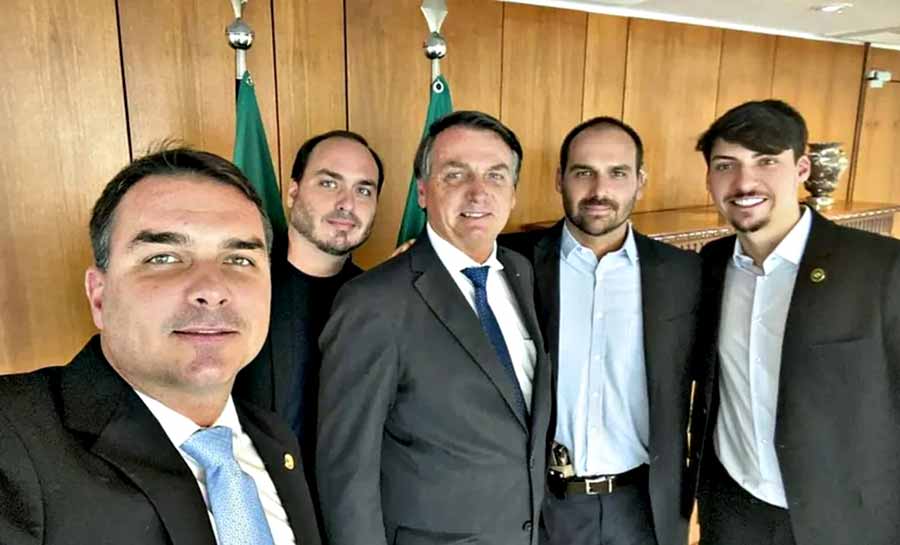 PF realiza buscas na casa da família Bolsonaro em Angra dos Reis