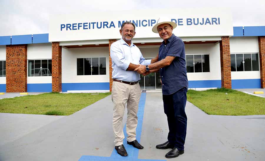 Presidente da Associação dos Municípios do Acre visita nova sede da Prefeitura do Bujari