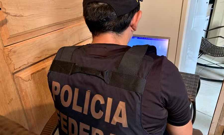 PF cumpre dois mandados de busca e apreensão contra suspeitos de armazenar pornografia infantil no Acre