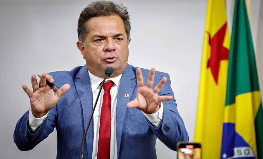 Durante sessão na Aleac, deputado Marcus Cavalcante defende debate amplo sobre desenvolvimento do Acre