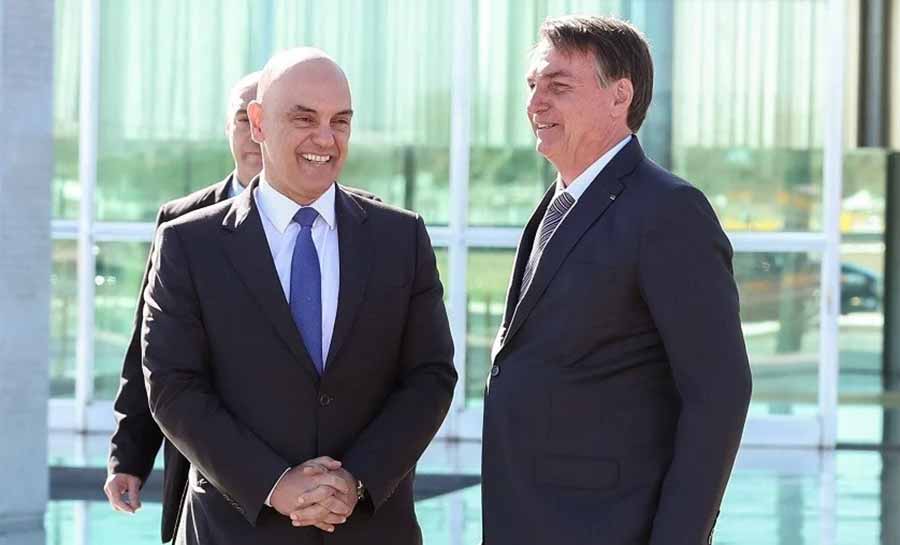 Bolsonaro vai ao STF e pede afastamento de Moraes de investigações