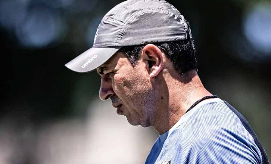 Clube japonês anuncia rescisão e aciona Fábio Carille na Fifa