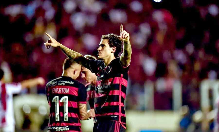 Flamengo: carro de luxo de Pedro é assaltado com irmão do jogador