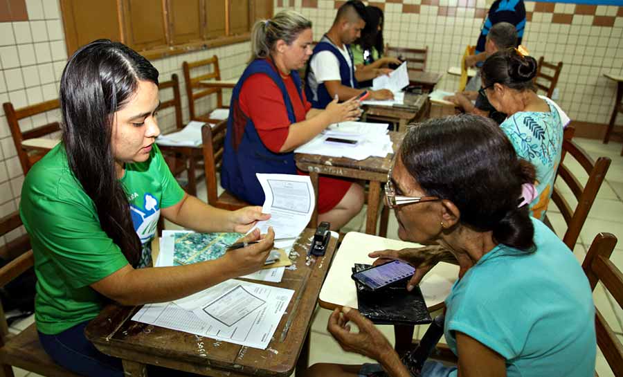 Instituto de Terras do Acre realiza cadastramento de regularização fundiária dos moradores do bairro Rui Lino II