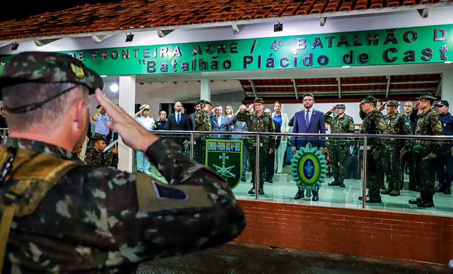 Com presença do governador Gladson Cameli, solenidade do Exército marca início da formação pioneira de oficiais no Acre