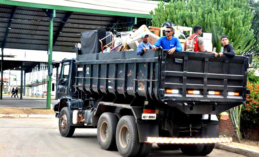 Prefeitura de Rio Branco começa a receber desabrigados no Parque de Exposições