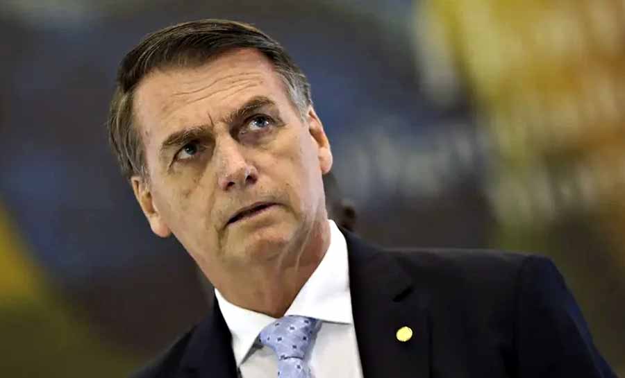 Bolsonaro depõe nesta terça em inquérito sobre importunação de baleia