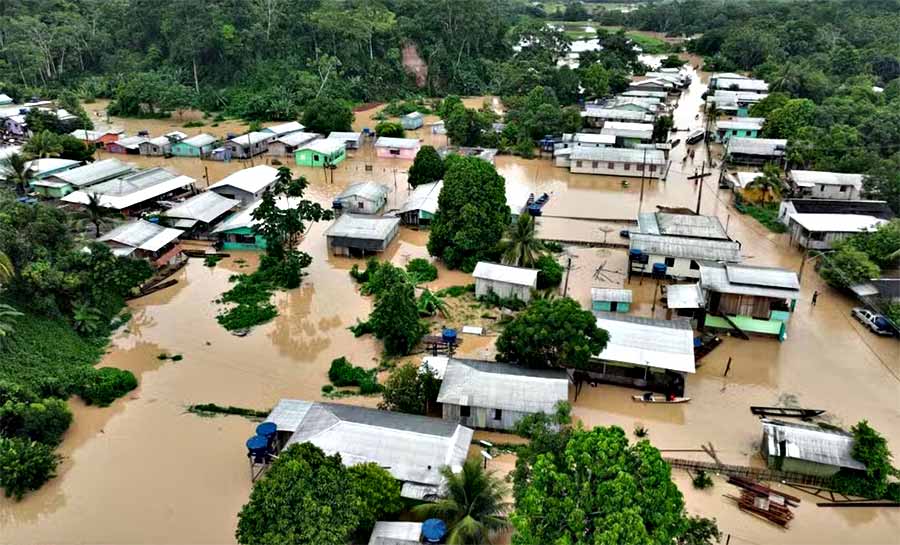 Brasiléia vive 2ª maior enchente da história do município e mais de três mil tiveram que sair de casa