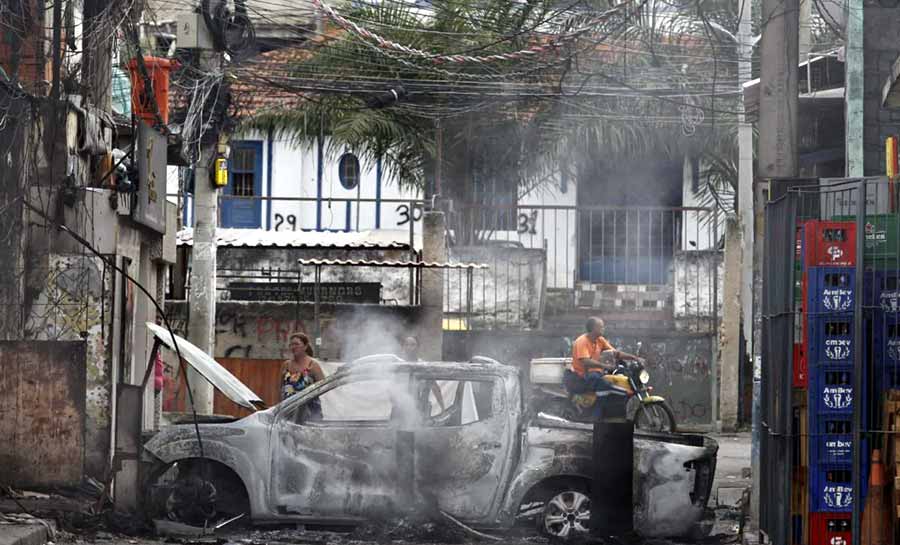 Megaoperação da PM provoca clima de guerra em comunidades do Rio