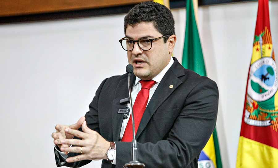 Eduardo Ribeiro propõe estudo para enfrentar cheias do Rio Acre e anuncia internacionalização do aeroporto Presidente Médici