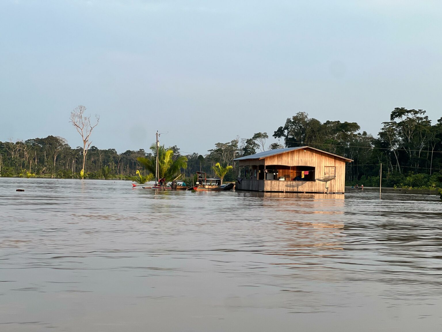 Estado leva ajuda humanitária para auxiliar ribeirinhos atingidos pelas cheias em Marechal Thaumaturgo