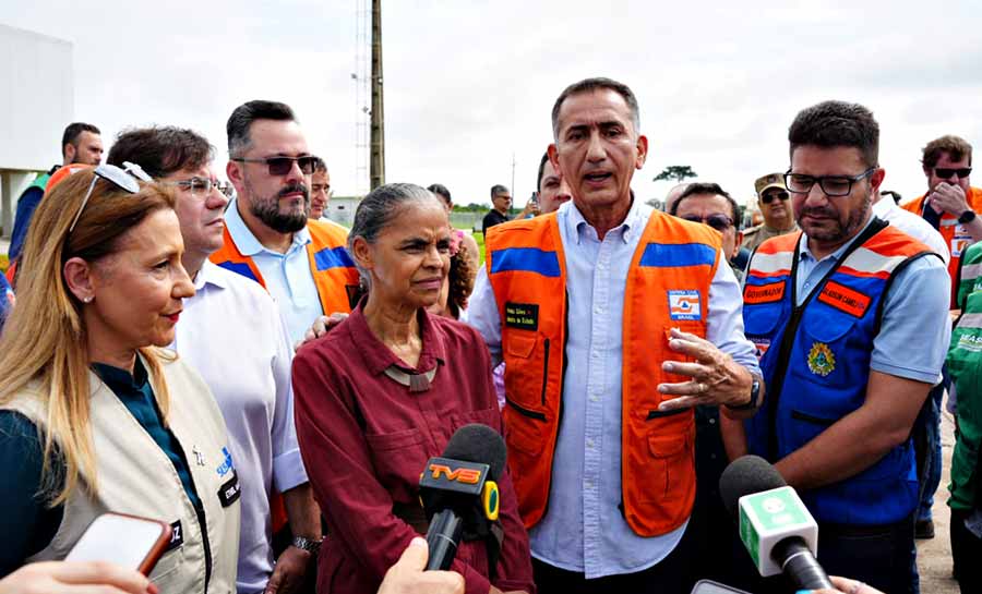 Cheias no Acre - Alan Rick recepciona ministros no aeroporto de Rio Branco