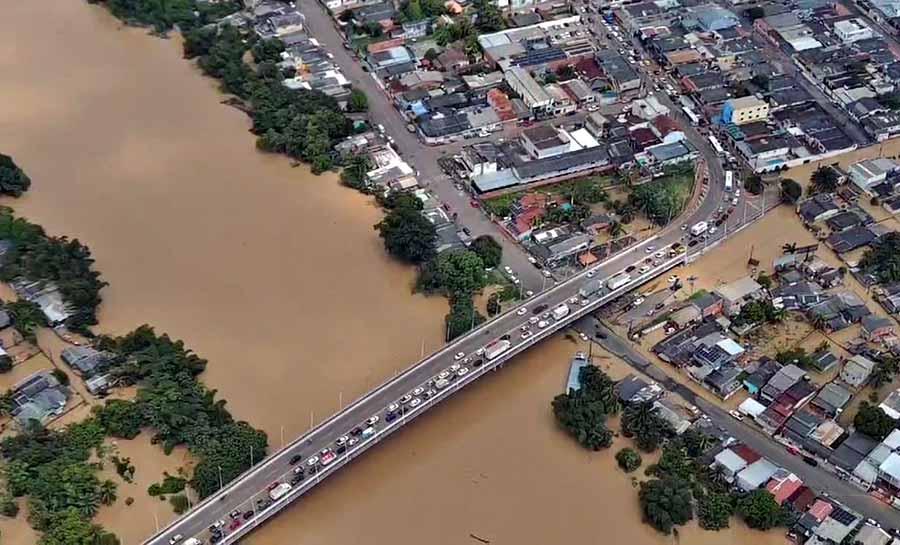 Pontes no centro da cidade devem ficar livres para auxiliar no socorro às famílias atingidas pela cheia