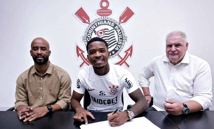 Corinthians anuncia contratação do zagueiro Cacá, ex-Athletico