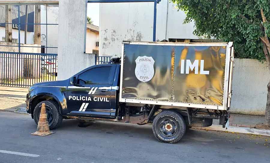 Moradores encontram corpo de homem em decomposição enrolado em lençol em Rio Branco