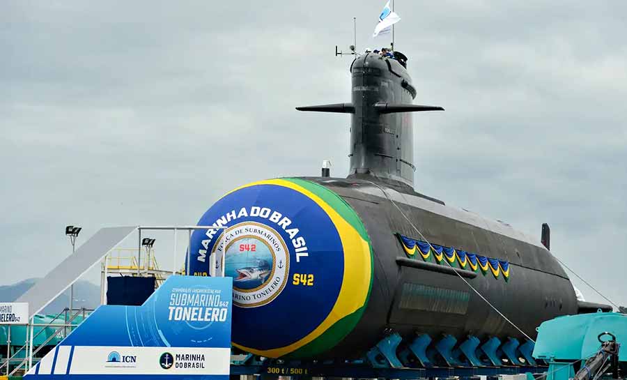 Lula e Macron lançam 3º submarino de parceria entre Brasil e França