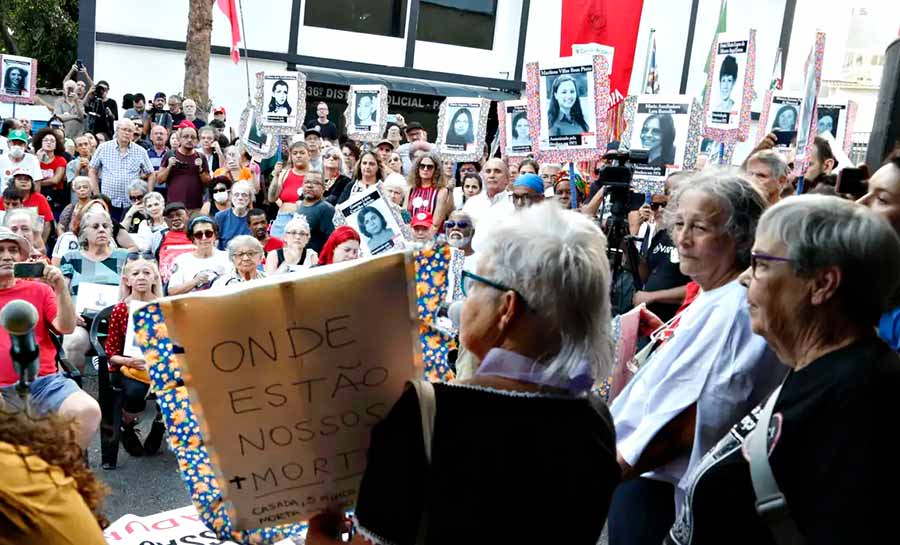 Caminhada em São Paulo lembra golpe militar e faz homenagem às vítimas